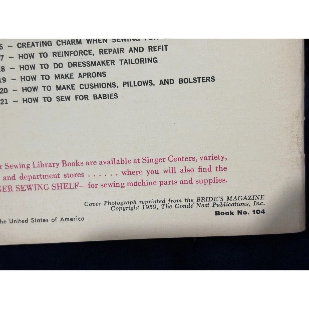 Lot of 2 Vintage Singer Sewing Library Booklets 1960 1961 Slip Covers Bedspreads